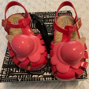 Mini Melissa girl size 10 USA